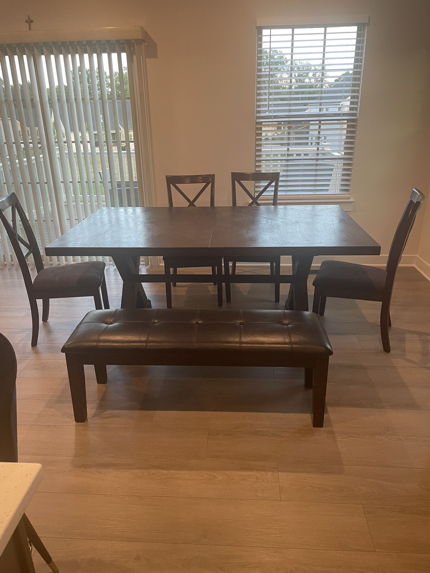 Farmhouse Table And Chairs