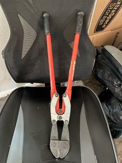 Bolt cutter