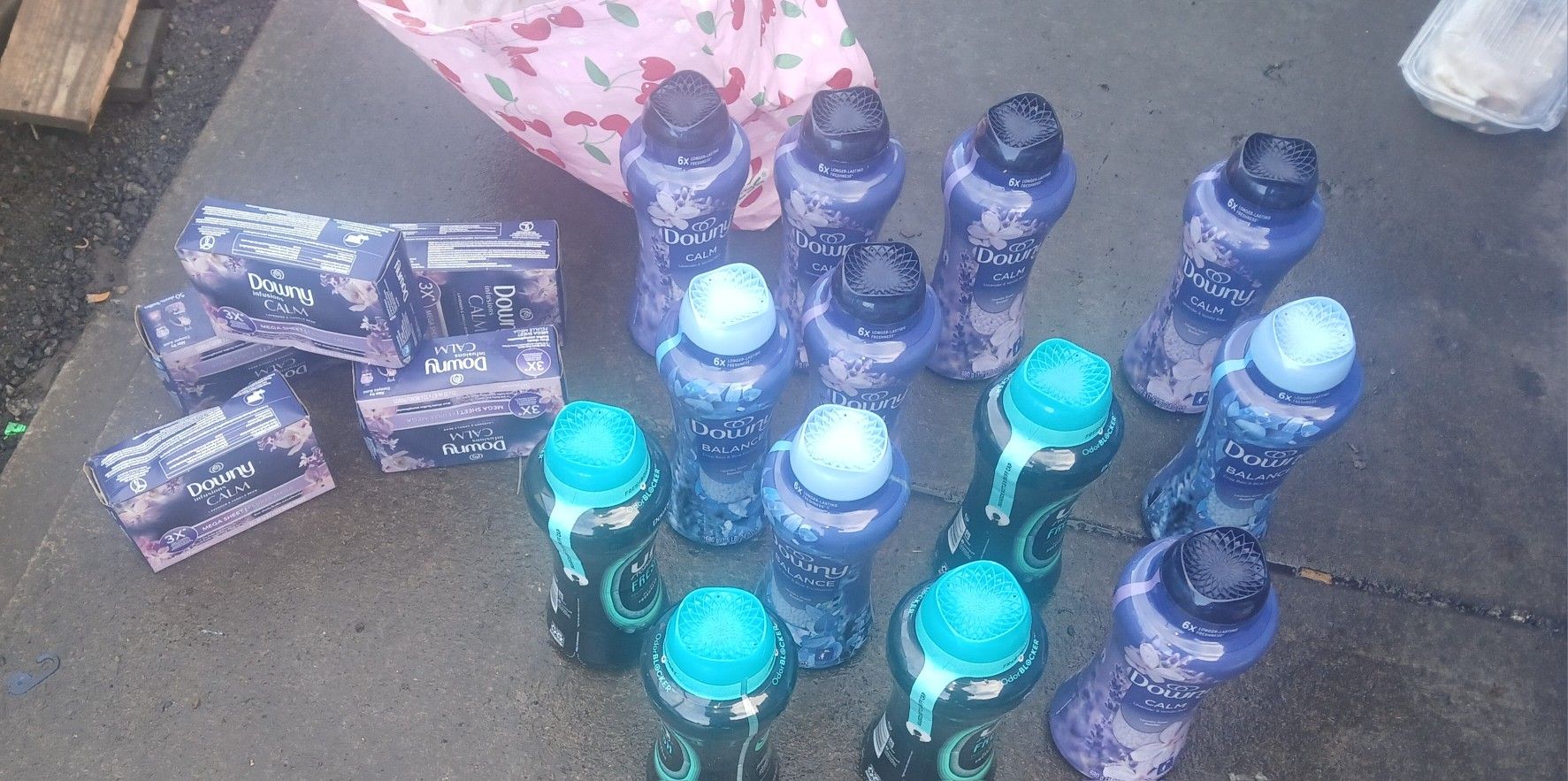 Laundry Beeds 24oz Plus Downy Calm Dryer Sheets