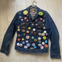 Vintage Levi Strauss Size 38 Levi Jackets With Pins Of The Same Time