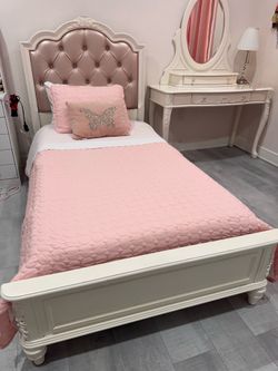 Twin bed with organic mattress, vanity and nightstand