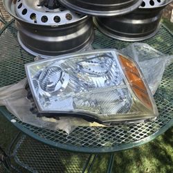 2006 Nissan Armada Headlight