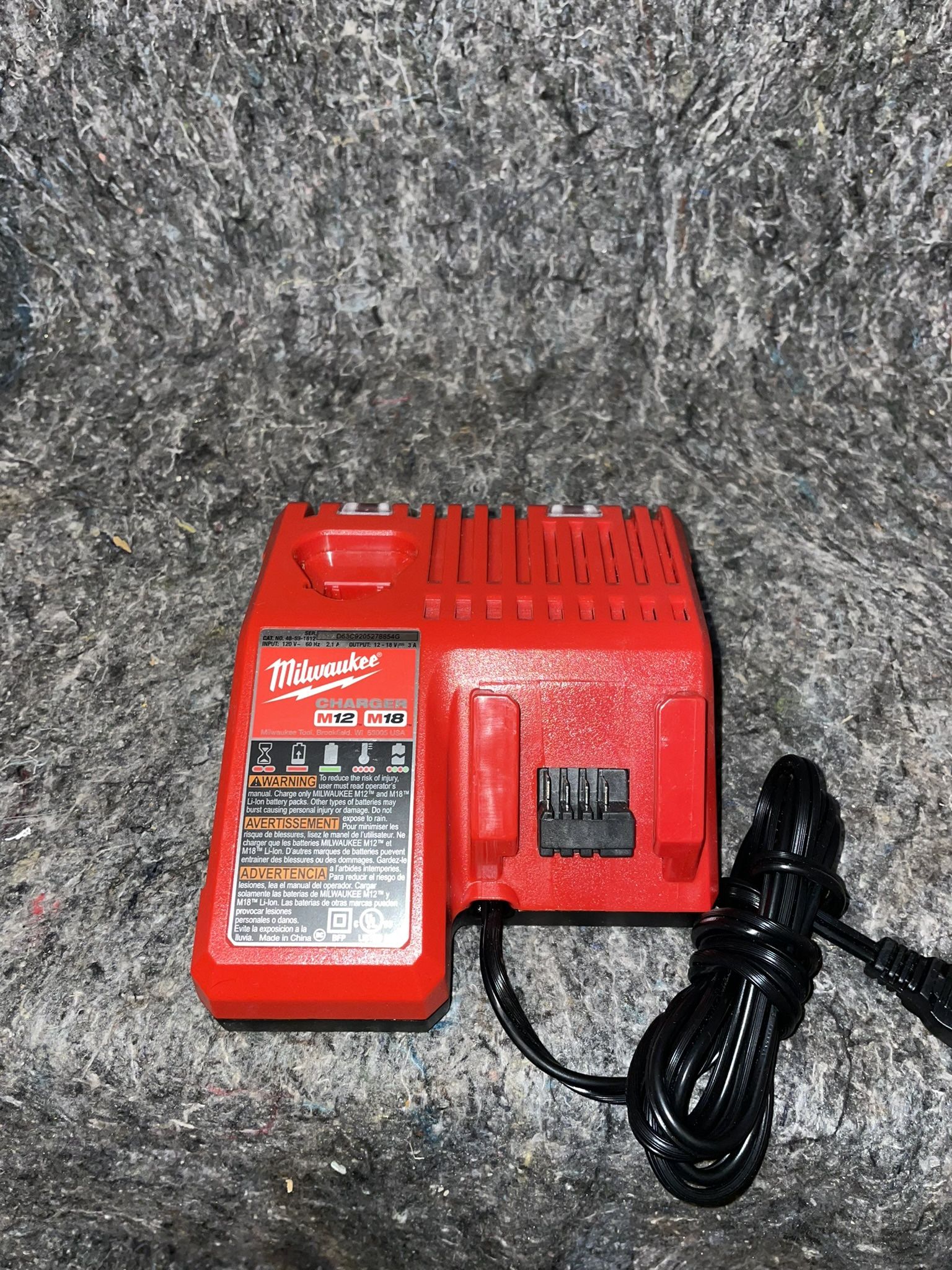 Milwaukee M12 and M18 12-Volt/18-Volt Lithium-Ion Multi-Voltage Battery Charger