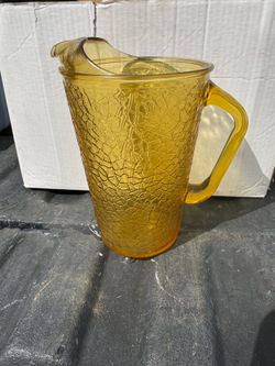Anchor Hocking Amber Gold 2-quart pitcher featuring a distinct crackle glass texture.