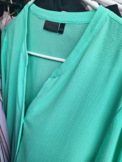 Women lg Apt 9 mint 3/4 sleeve button up blouse Lot 243