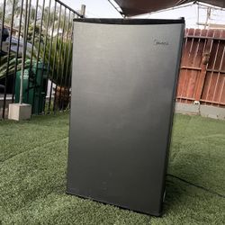 Midea Mini Fridge