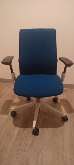 Steel Case THINK V2!