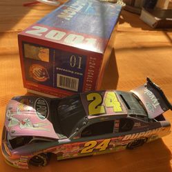 #24 Jeff Gordon DuPont Looney Tunes 2001 Monte Carlo 1:24 Nascar