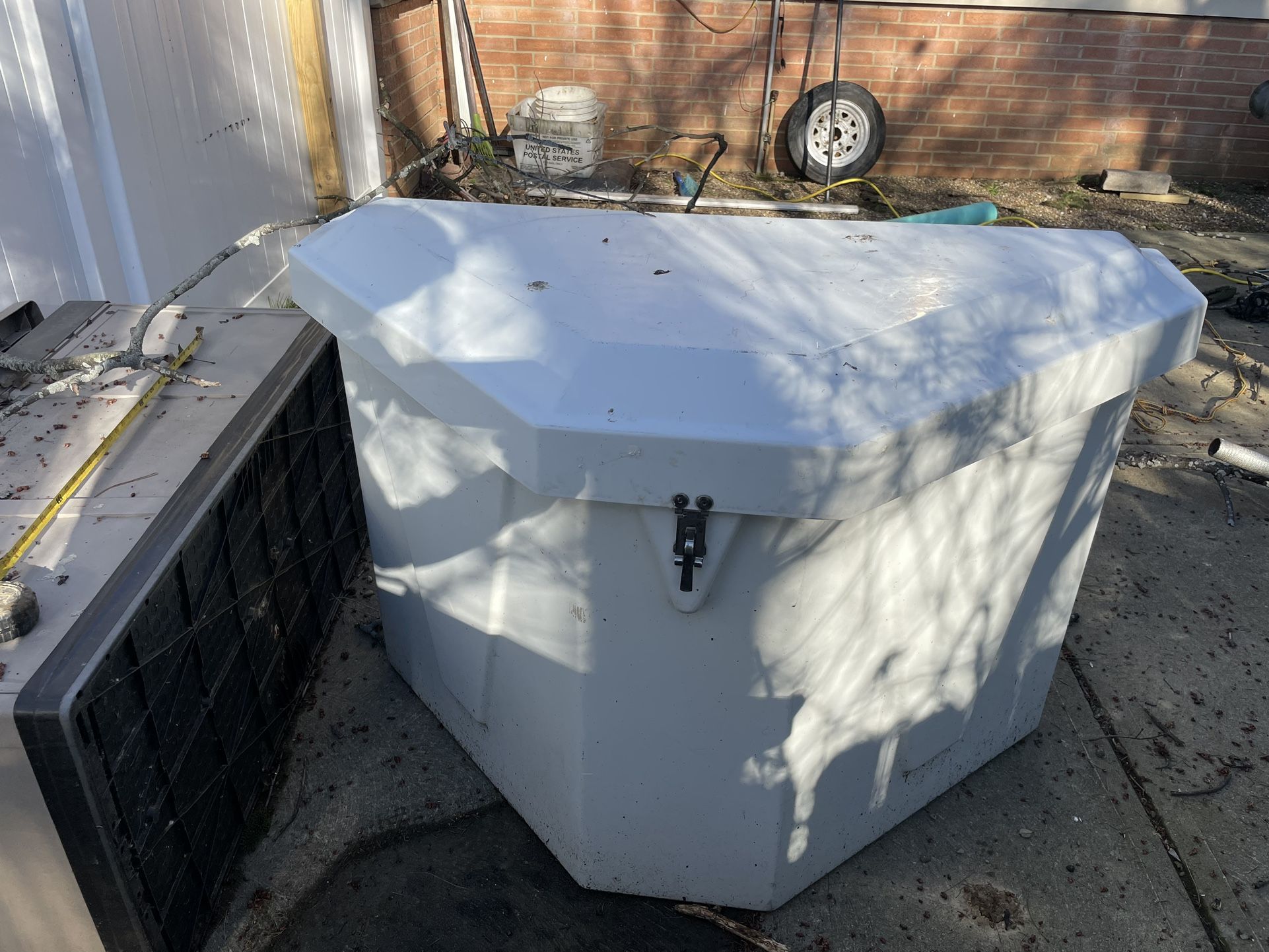 Corner Dock Box