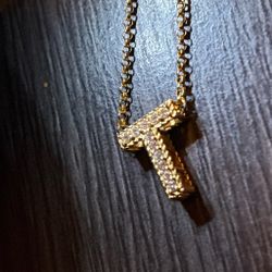18k yellow gold chain with diamond set T