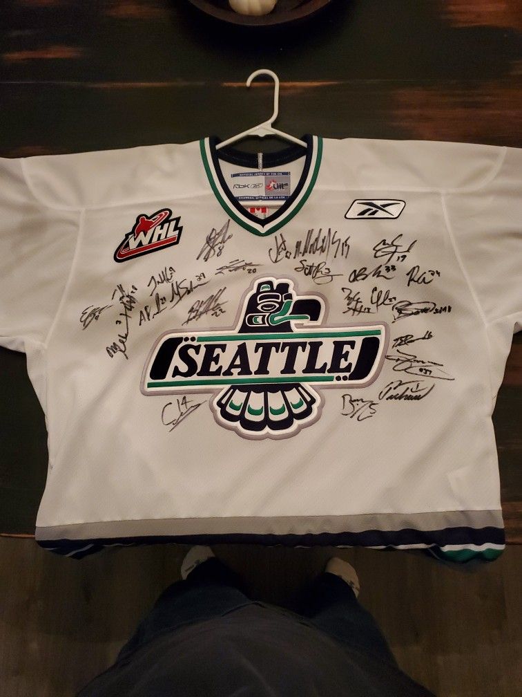 Seattle Thunderbirds Autographed Hockey Jersey. Size XL.
