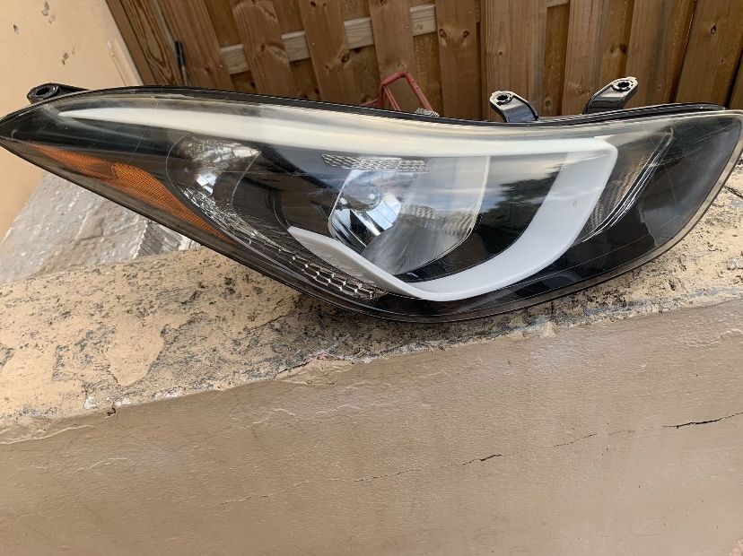 Hyundai Elantra Headlight RH 14-16