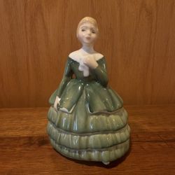 AUTHENTIC Royal Doulton Figurine Belle HN2340 Bone China COPR 1967