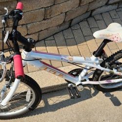 GT Lola Kid Bike (Bicycle)