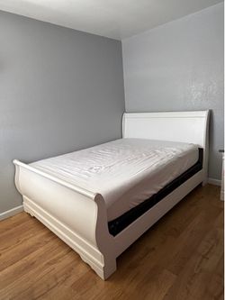 USED WHITE BED FRAME QUEEN SIZE WITH MATTRESS