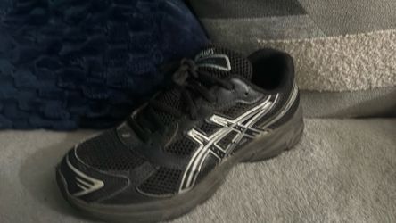 asic shoes comes with both
