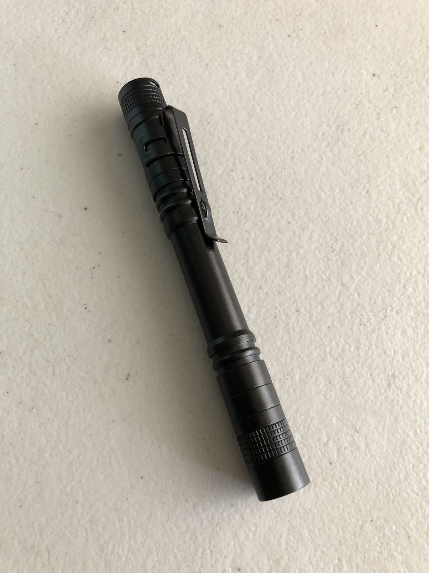 PEN FLASHLIGHT W/BATTERIES… (New)