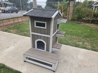 2-Story Insulated Wooden Cat House with Balcony & Escape Door