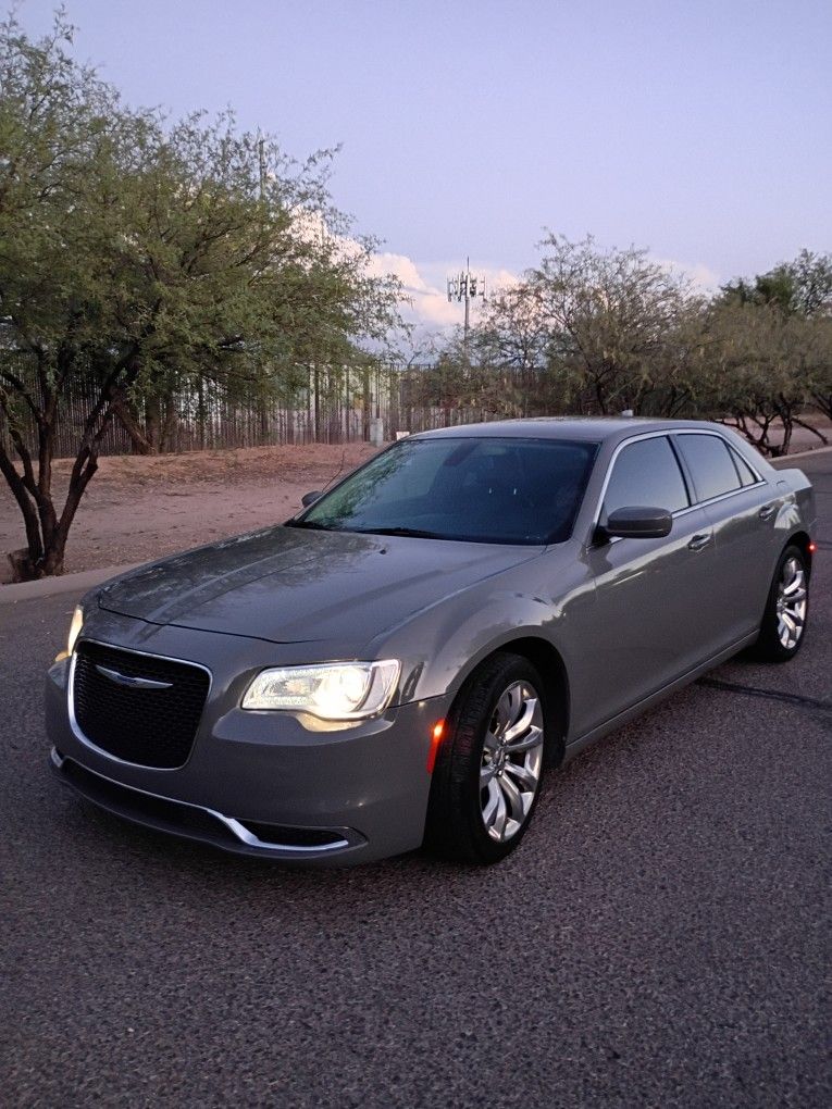 2019 Chrysler 300