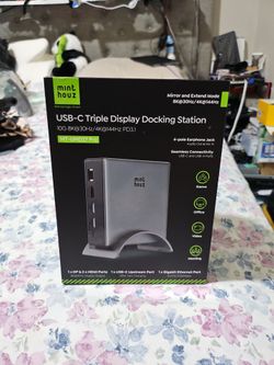 Triple display docking station