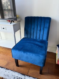 Blue Modern Velvet Accent Chair – Very Good Condition