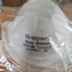 $8  NEW!  8PACK HONEYWELL N95 FACE MASKS