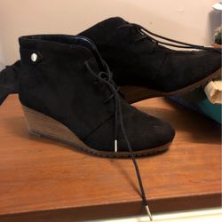 Dr. Scholl’s Women’s Wedge Booties (size 9)
