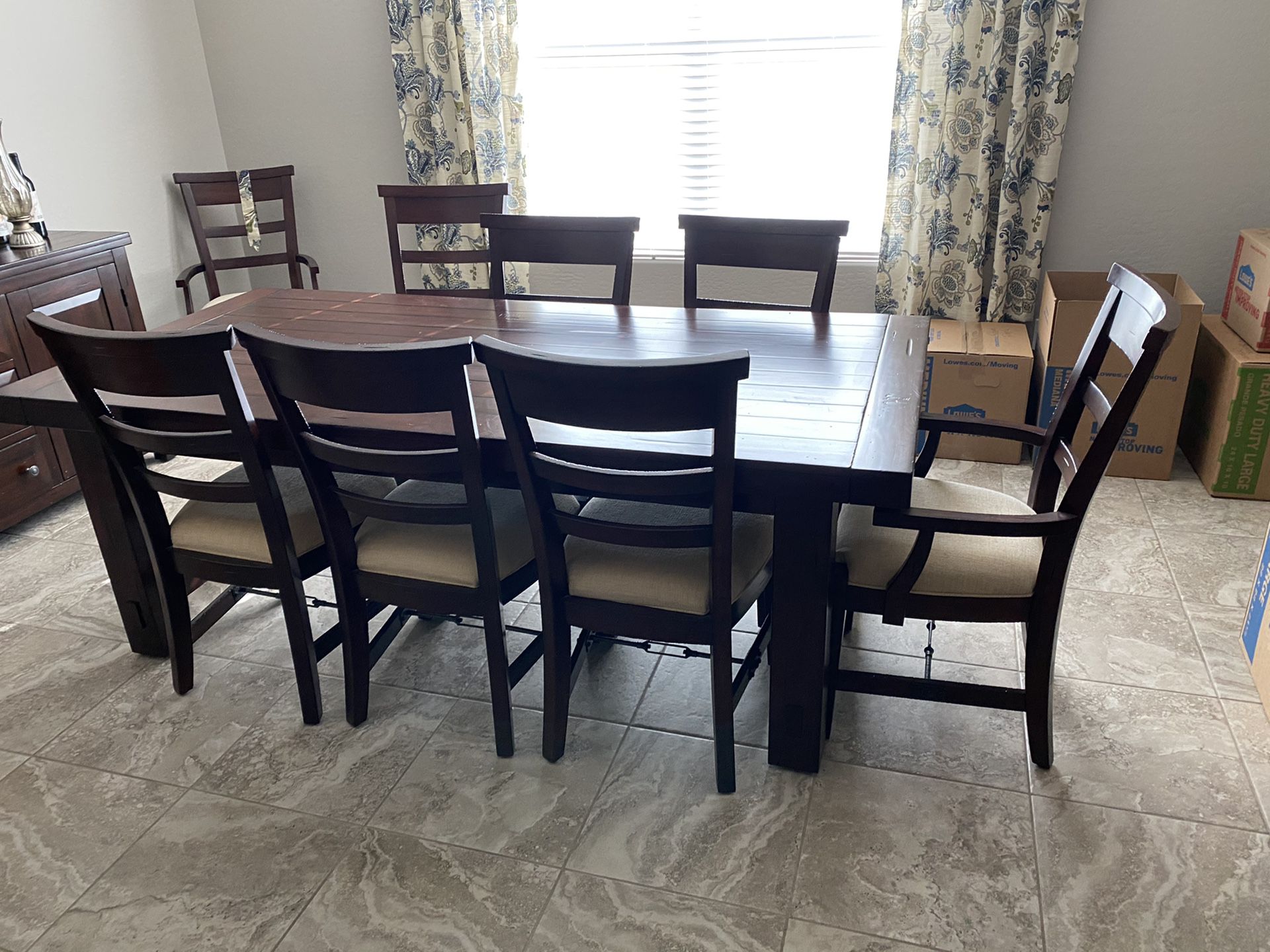 Table Dining Room with Eight Chairs