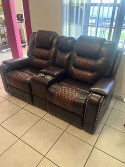 Vendo loveseat , Reclinable Totalmente Nuevo sin uso a extrenar por usted