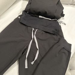 Small Figs Maternity scrubs 