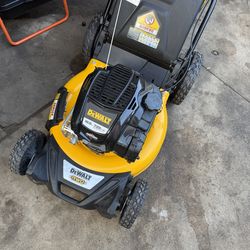 DEWALT 21 in. 163cc Briggs and Stratton 725Exi Engine Rear Wheel Drive 3-in-1 Gas Self Propelled Walk Behind Lawn Mower