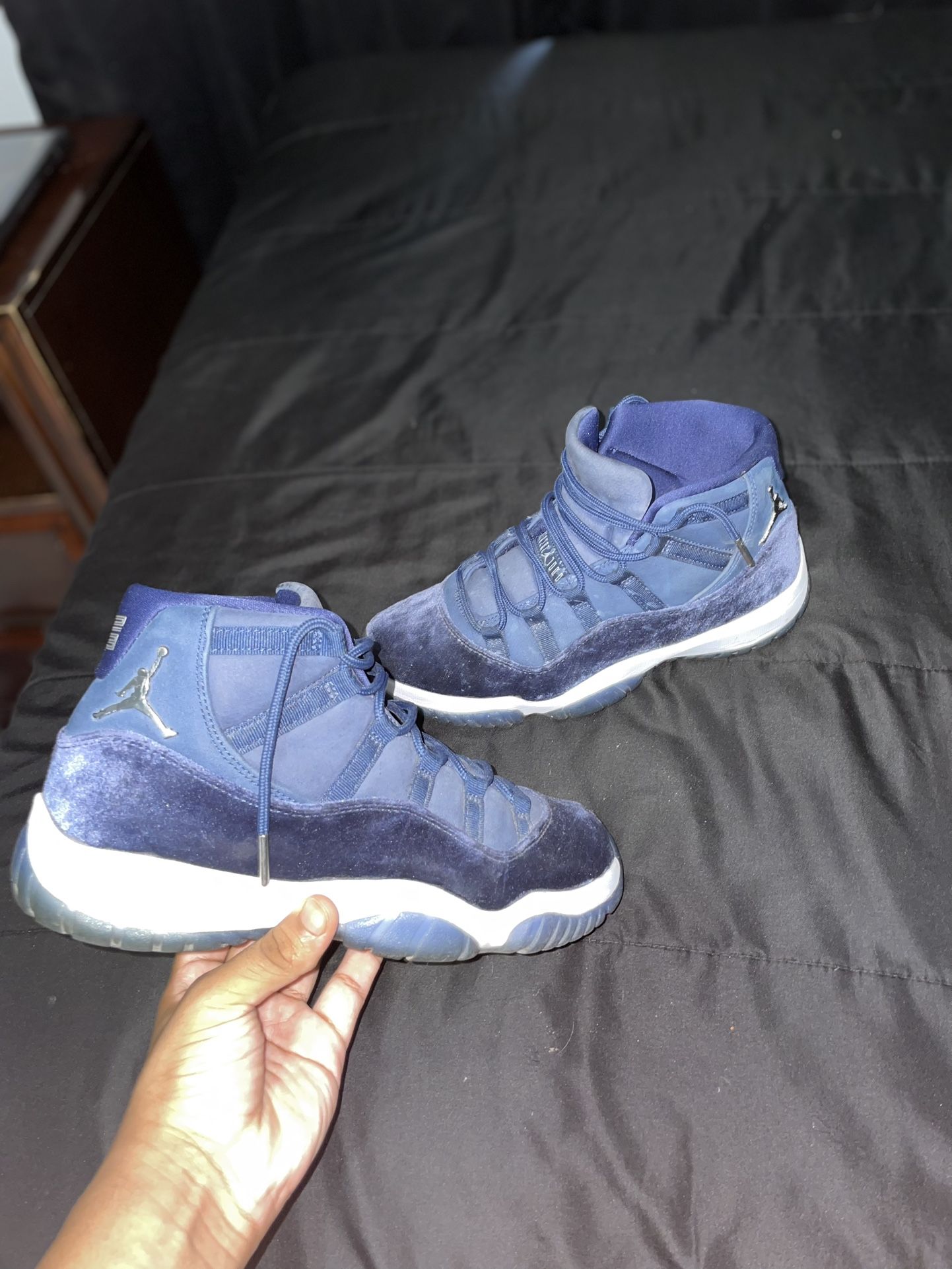 Jordan 11 Midnight Navy Velvet Size 9 In Men