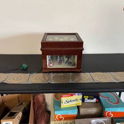 Mr Christmas Gold Label Collection “Bell Symphonium”Music Box