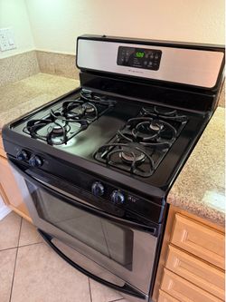 Frigidaire 4 Burner Gas Stove & Oven Used