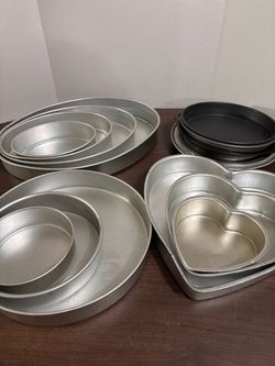 Cake pans set