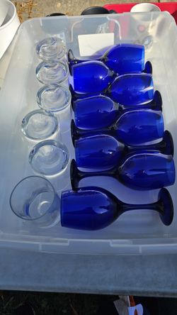 six impression glasses (whiskey glasses) 8 blue goblets