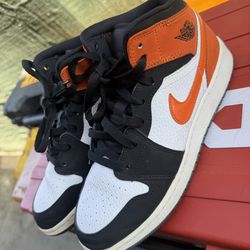 Air  Jordan 1 Mid 'Black Toe Starfish' size 6.5Y