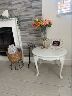 Side table ((Coleman & Cheyenne))
