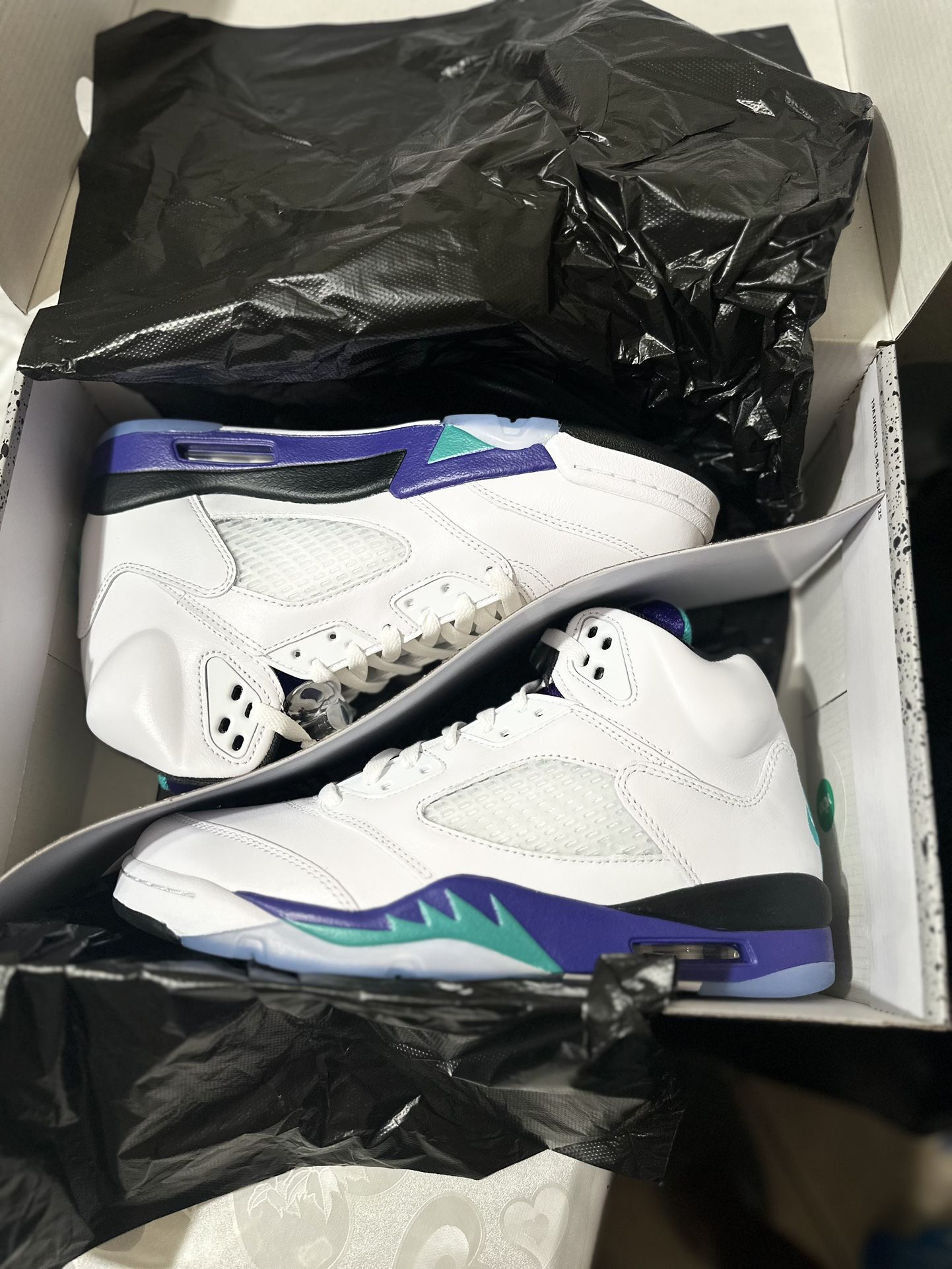 Air Jordan 5 Grapes size 9 Men