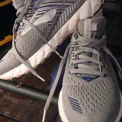 Brooks Women's Adrenaline GTS 19 SIZE 8.5B