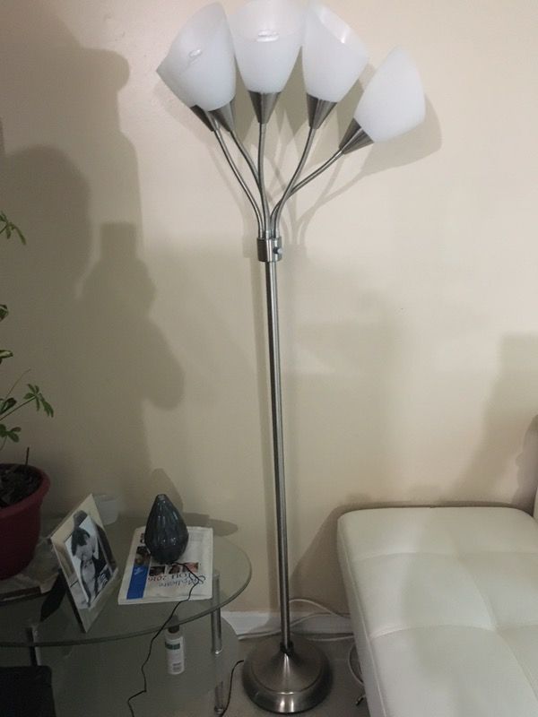 I selling the lamp . Still look good , and work too .?if u want u can text me