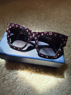 Louis Vuitton monogram sunglasses/ like new