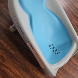 Skip Hop Moby Recline and Rinse Baby Bath Tub
