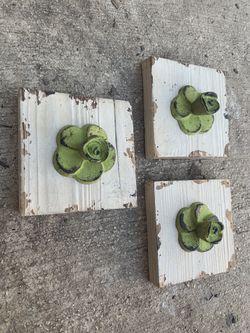 Decorative wall hangers