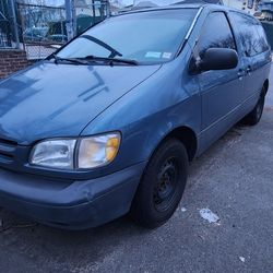 2000 Toyota Sienna Ce