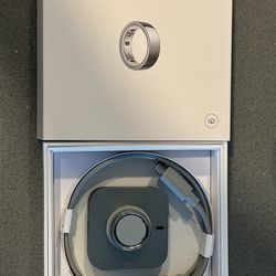 Oura Ring 4 Silver – Size 9 – Like New – With Charger