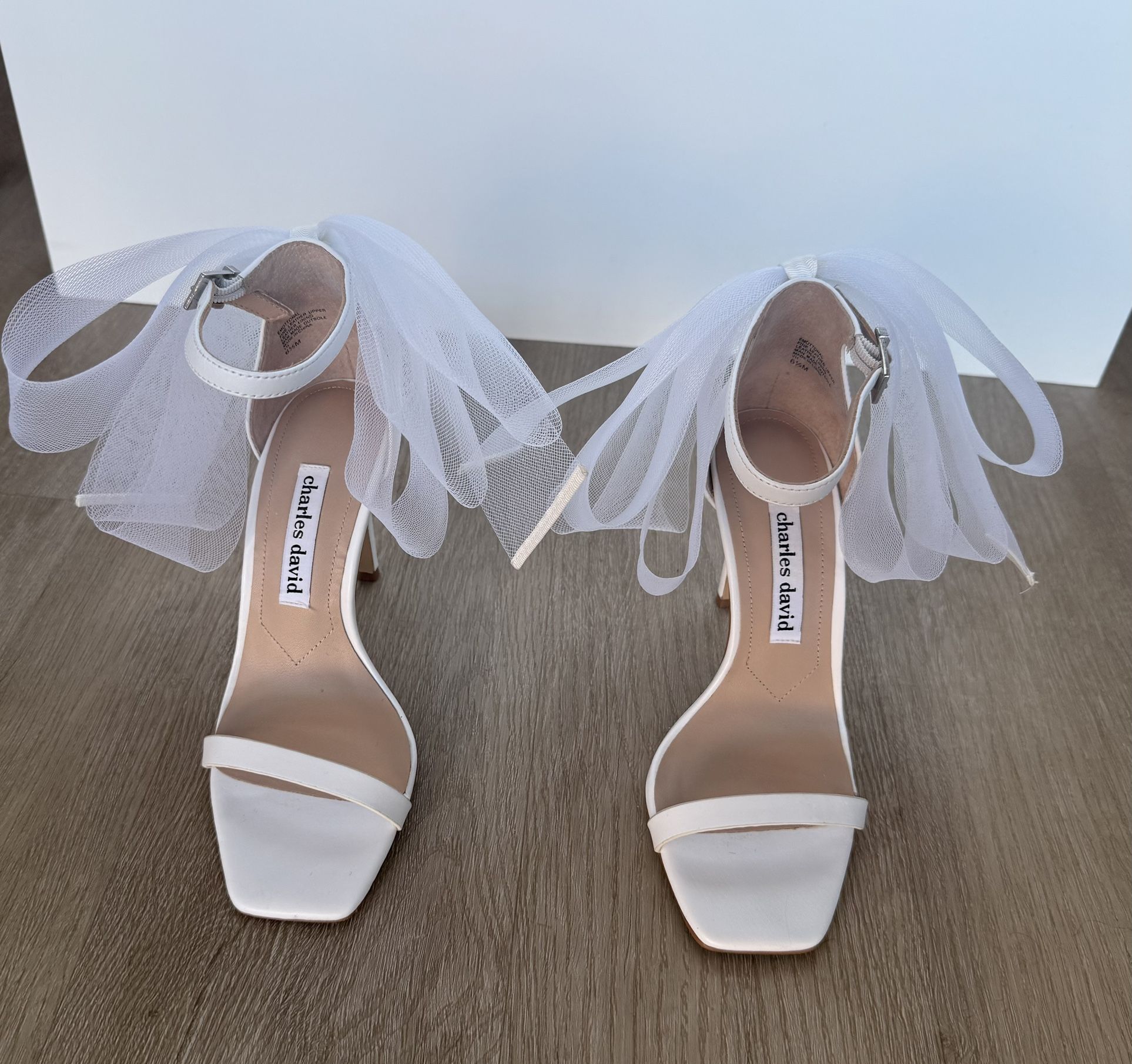 Charles David White Leather Bow Heels Size 6.5