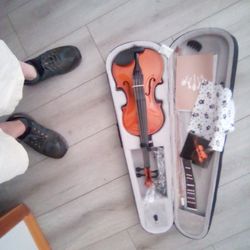 Brand New Maplewood 4/4 Full Size Violin