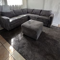 Corduroy Dark Grey Sectional.  New Sectional  4-pc     Nuevo Seccional  De 4 Piezas Color Gris. Oscuro  4-Piece Sectional Set New sectional in a box  