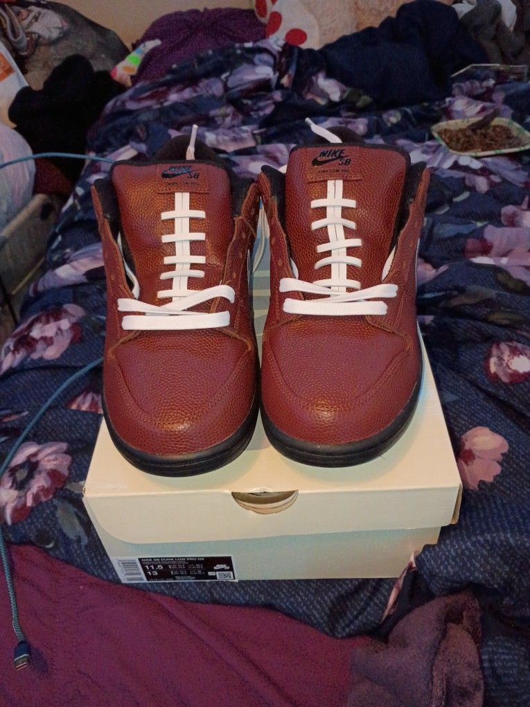Nike SB DUNK LOW FOOTBALL 